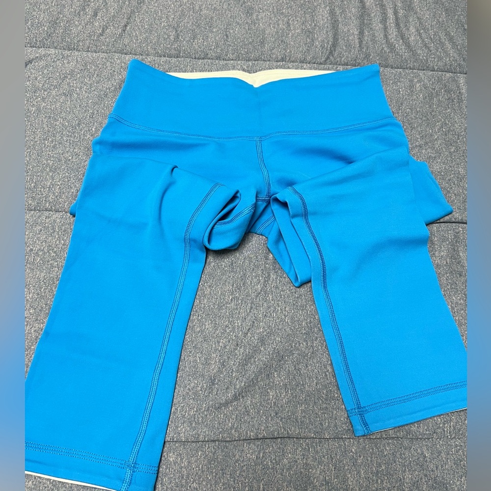 lululemon Rare Wunder Under Reversible Crop Leggings in Blue Size 6